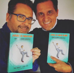 jimmy pons phil gonzalez con libro pasate al modo avion